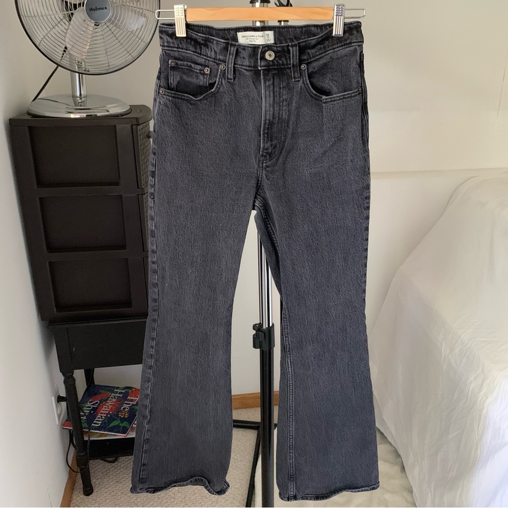 Abercrombie & Fitch The Vintage Flare High Rise Jean 26 2